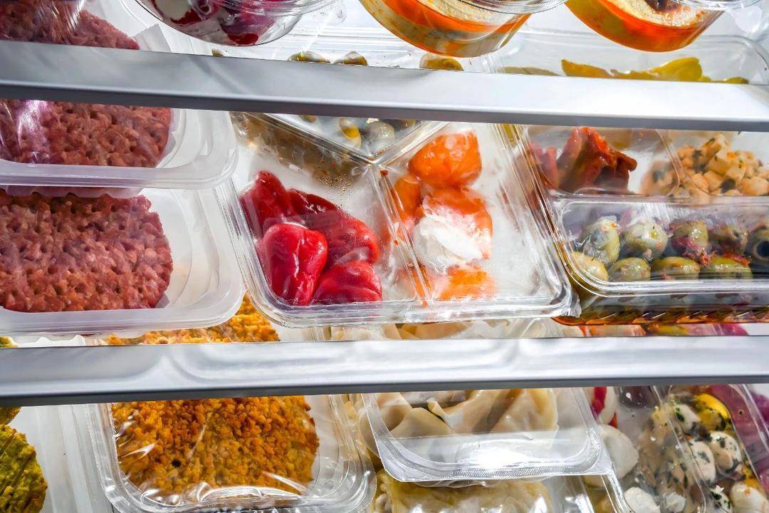 食品過期還能吃嗎？在保質期內一定安全嗎？一文說清預包裝與散裝食品