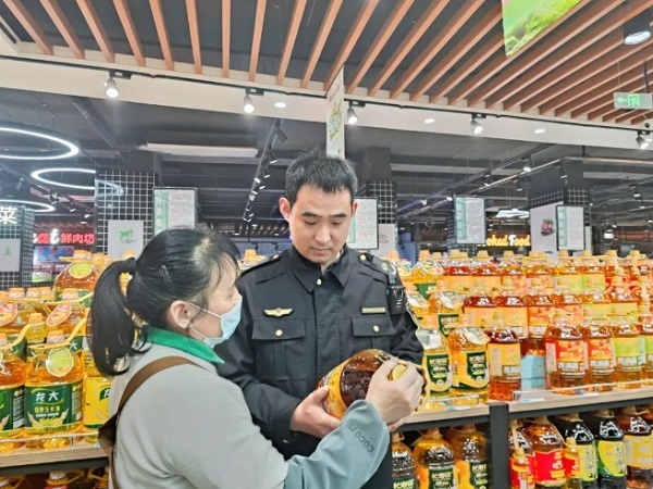 守護(hù)舌尖安全 保障放心消費(fèi)——肥城市汶陽市場(chǎng)監(jiān)管所扎實(shí)開展食品安全專項(xiàng)檢查
